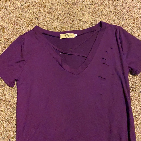 Distressed plum tee size M - Picture 2 of 2